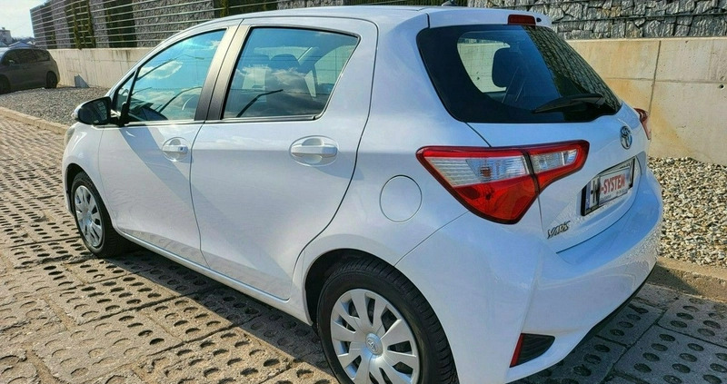 Toyota Yaris cena 32520 przebieg: 164000, rok produkcji 2018 z Radków małe 379